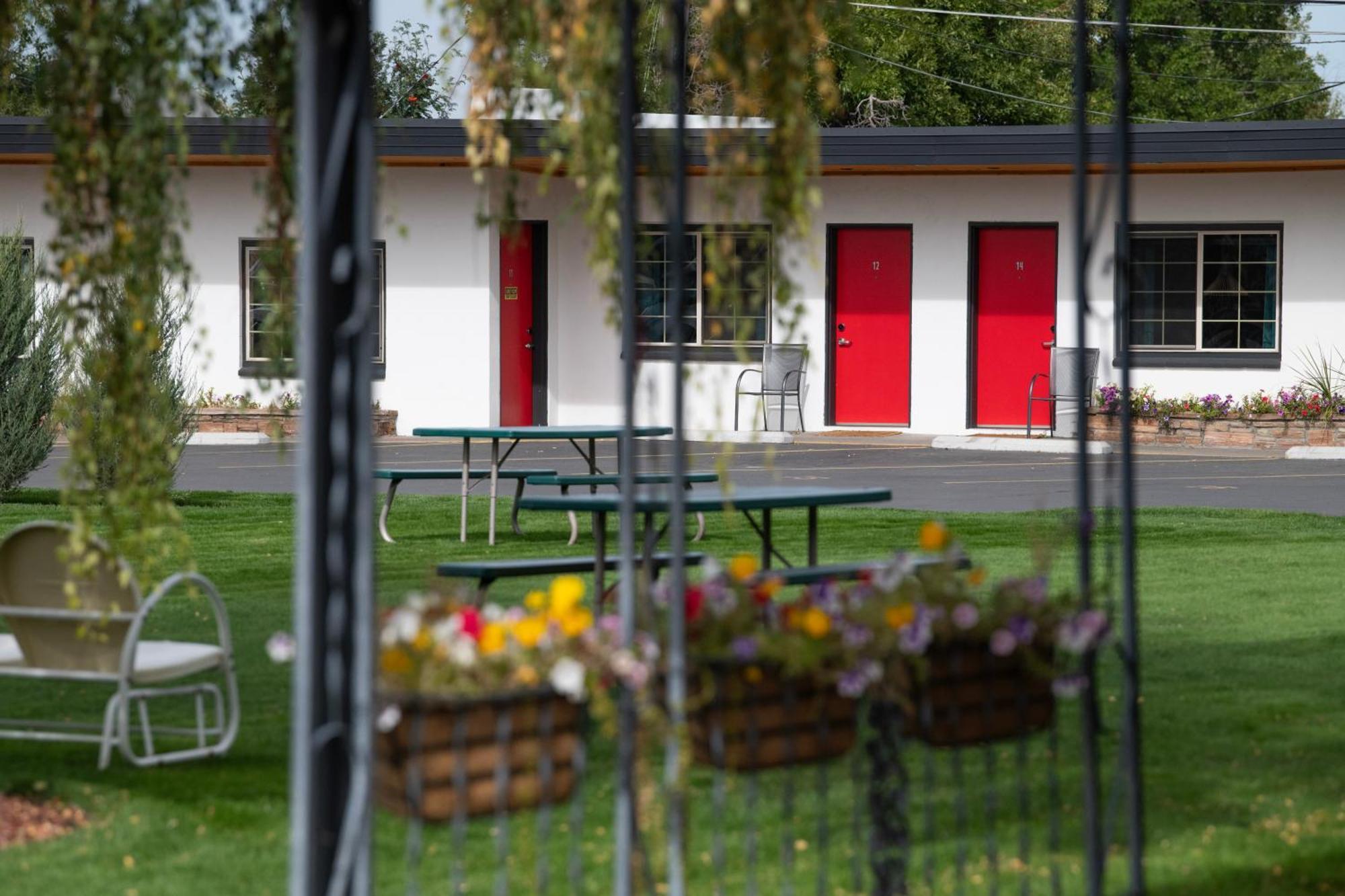 Sapphire Motel Midtown Μπόουζμαν Εξωτερικό φωτογραφία